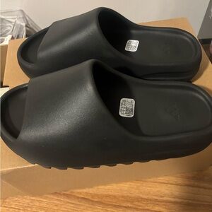 Men’s Size 9 adidas Yeezy Black (onyx) Slide Sandals